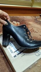 Туфлі на каблуку