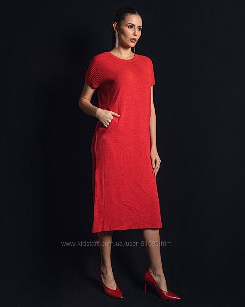 Длинное трикотажное платье облегающего кроя Serianno