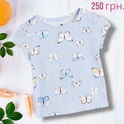 Дитяча футболка з метеликовим принтом від H&M 