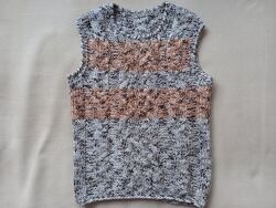 Вязаная жилетка на 7-8 лет
