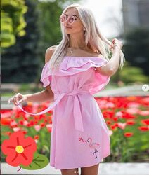 Очаровательное платье с вышивкой фламинго