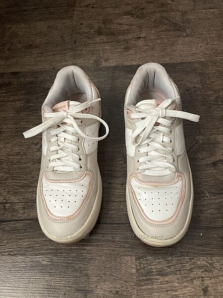 кросівки bershka 38 р у відмінному стані