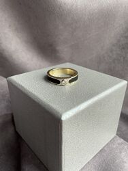Золотое кольцо эбеновое дерево и бриллиант