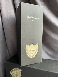 Витрина dom perignon louis vuitton