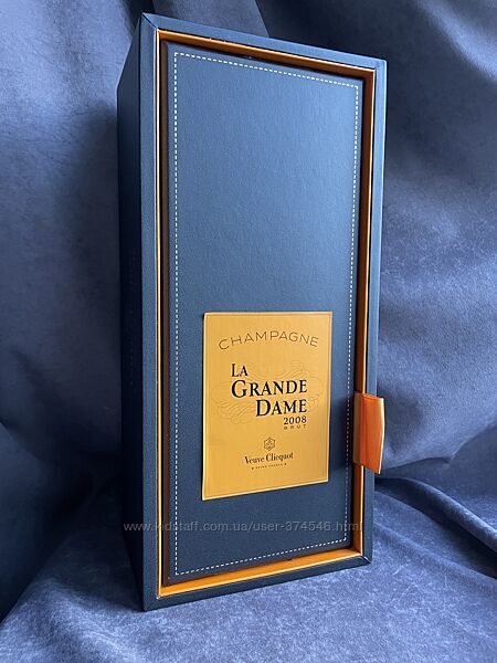 Витрина veuve clicquot louis vuitton