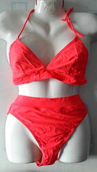 яркий купальник