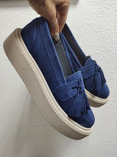 Хіт продажів - замшеві лофери 