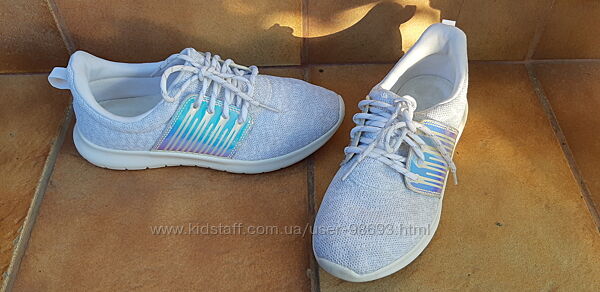 Легенькі кросівки р.38