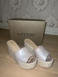 Трендові босоніжки шльопанці Lottini