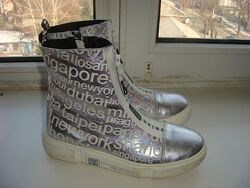 Зимние ботинки , размер 37 на ножку 23,5 см маломерят , поэтому пишу на 3