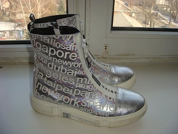 Зимние ботинки , размер 37 на ножку 23,5 см маломерят , поэтому пишу на 3