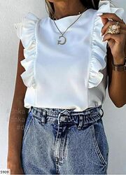 Біла блуза софт з рюшами
