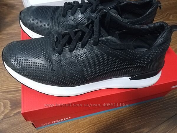 Шкіряні кросівки