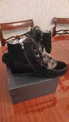 Зимові замшеві черевики 39 розмір