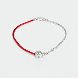 Красный шелковый браслет с серебряной цепочкой и кастом с камнем 4016