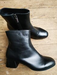 Демисезонные женские черные кожанные ботинки на низком каблуке, натуральная
