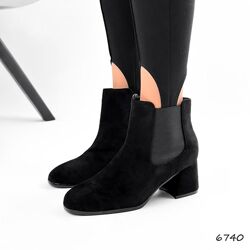 Демісезонні жіночі чорні замшеві черевики челсі на низькому каблуку