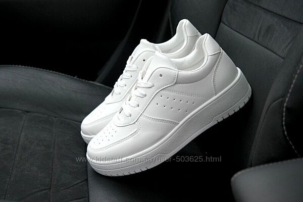 Жіночі білі кросівки на платформі з еко-шкіри