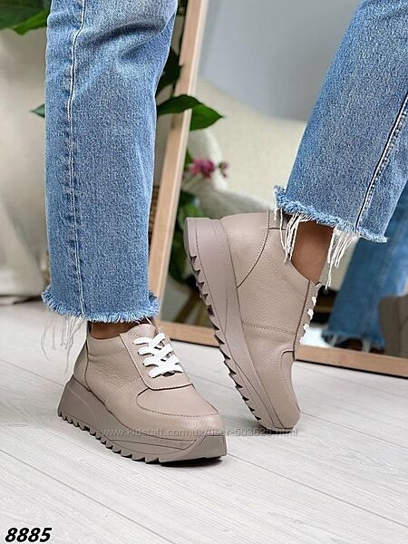 Бежеві жіночі шкіряні кросівки на бежевій платформі, натуральна шкіра