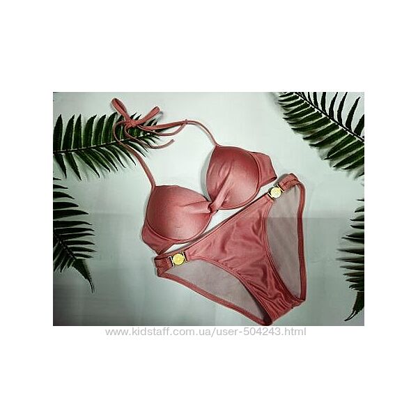 Розпродаж яскраві купальники в різних кольорах