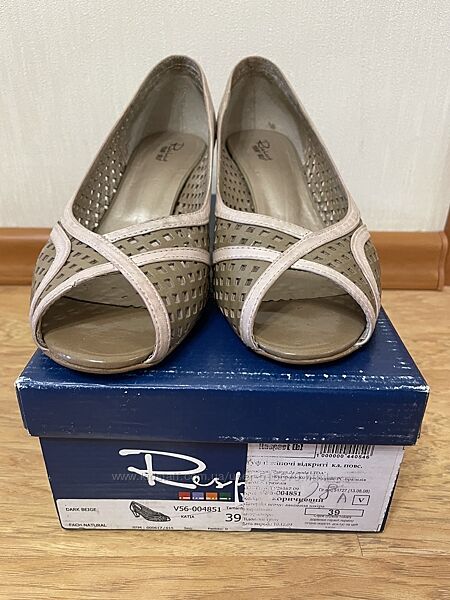 Літні туфлі фірми Respect .