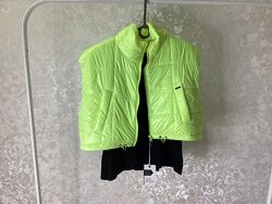 Яскрава жилетка