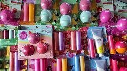 Бальзами для губ Eos та інші.