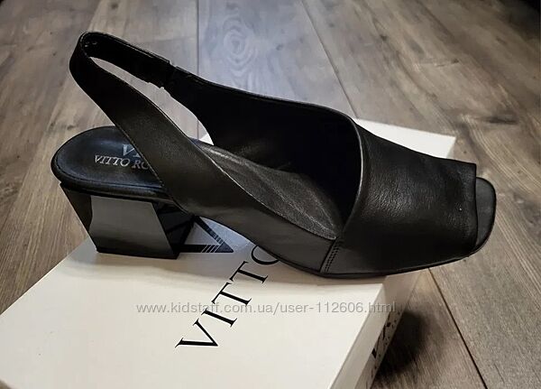 Нові, шкіряні босоніжки Vitto Rossi 40р 25,7 см