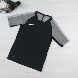Спортивные футболки от Nike 8-10 лет, 128-140 см.