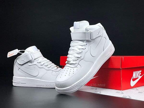Жіночі зимові кросівки Nike Air Force білі