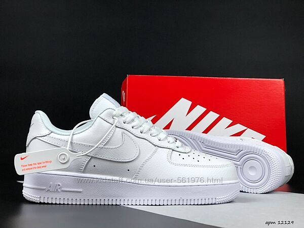 Жіночі білі кросівки Nike Air Force