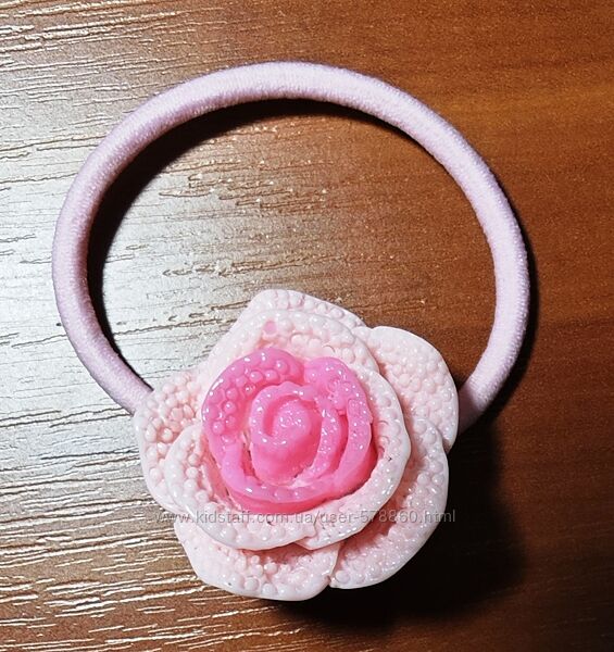 Рожева резиночка для волосся з квіточкою