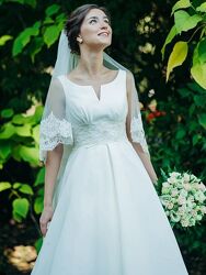 Свадебное платье цвет айвори р. ХС-С атлас