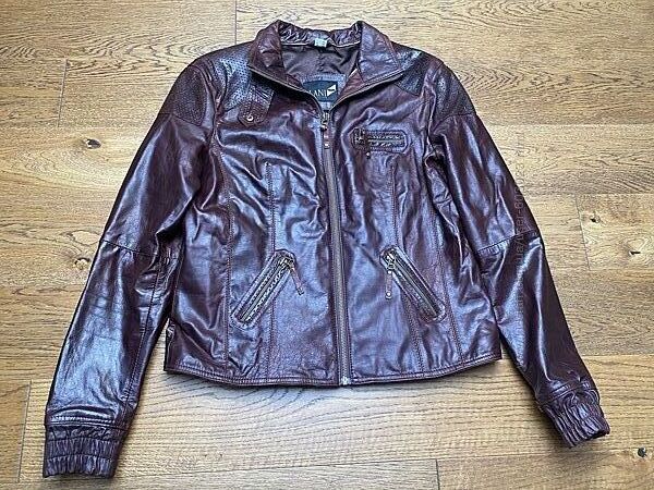 Шкіряна куртка р. М