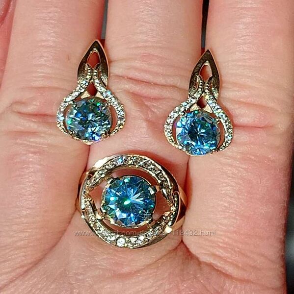 Комплект із білого золота з муасанітами.