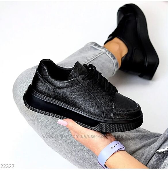 Кросівки жіночі з натуральноі шкіри та замшу чорні та білі