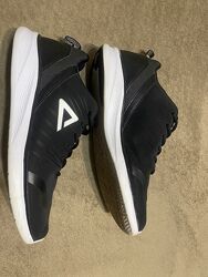 БУ  кроссовки Skechers , PEAK