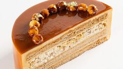 Песочный торт с ореховым безе и карамельным кремом Вера Никандрова