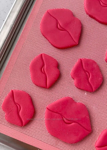 Розовое пряничное тесто koritsa bakery