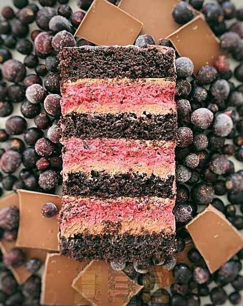 Шоколадный торт с суфле из смородины Ольга Куликова