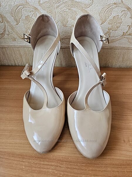 Дуже красиві туфлі на свято