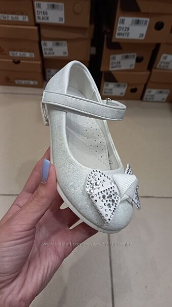 Святкові туфлі для дівчаток фірми kimboo рр.27 28 29 30 Маломірять