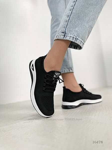 Жіночі текстильні кросівки чорні
