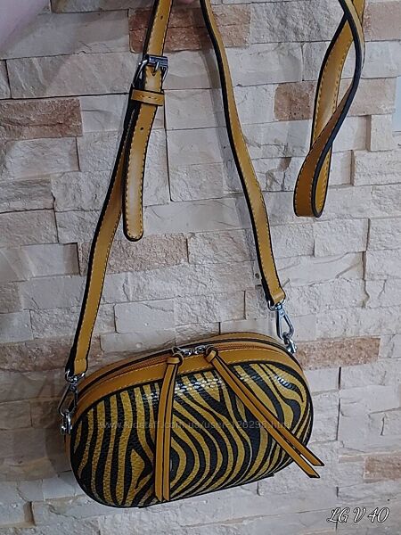 Такая будет только у вас шикарная женская сумочка, с ярким принтом