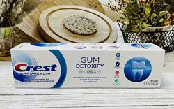 США Отбеливающая и глубокоочищающая зубная паста Crest Gum Detoxify