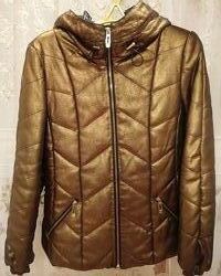 Шкіряна   утеплена жіноча куртка , розмір М.