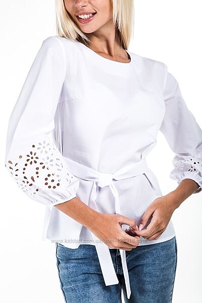 Блуза с вышивкой ришелье на рукавах