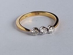 Золотое кольцо 585 пробы бриллиантами 0.3кт.