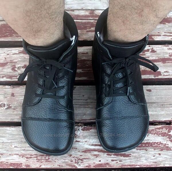 Босоногі зимові шкіряні череви з вовняною підкладкою і устілкою