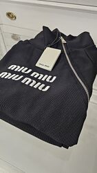 Чорний спортивний костюм